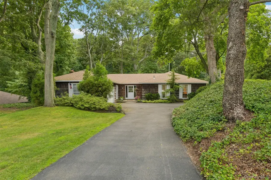 14 Mont Avenue, Dix Hills, NY 11746 - #2