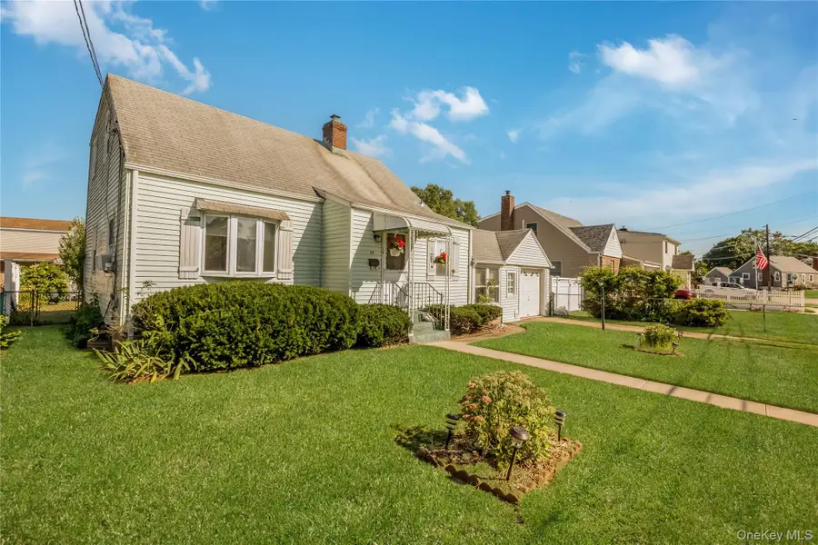 45 Birch Avenue E, Farmingdale, NY 11735 - #3