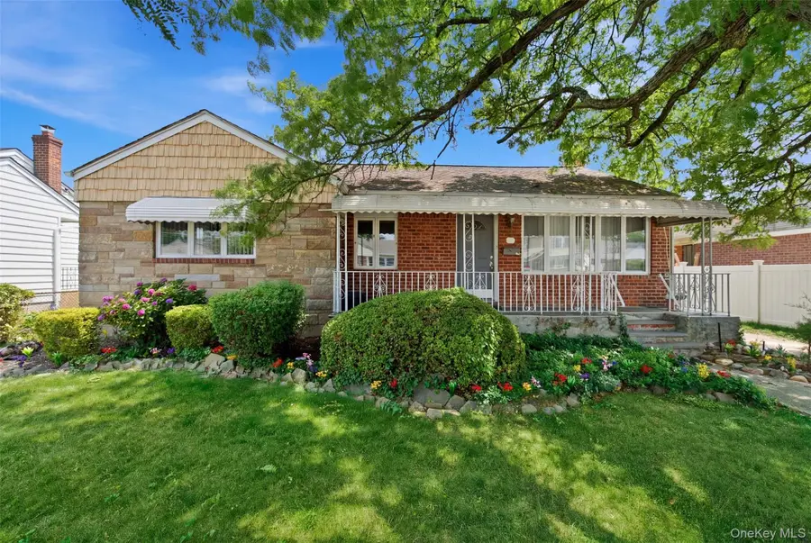 160 Clearmeadow Drive, East Meadow, NY 11554 - #2