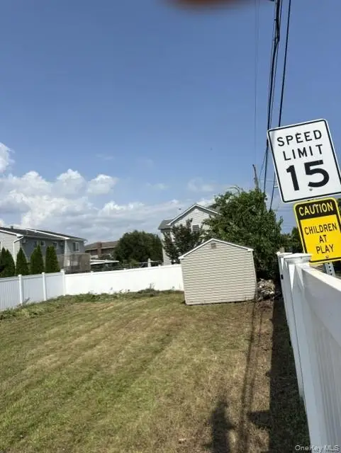 760 S Wellwood Avenue, Lindenhurst, NY 11757 - #3