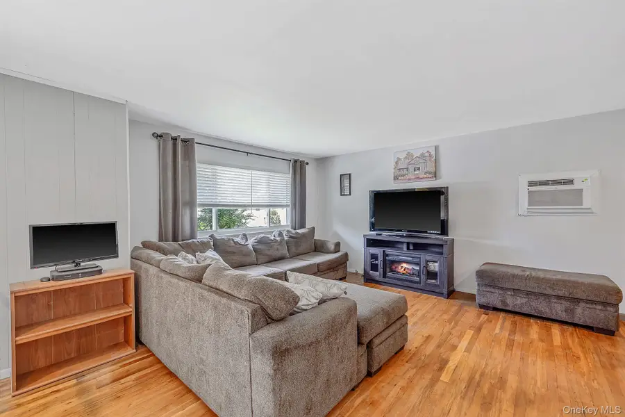 92 Rhode Island Avenue, Bay Shore, NY 11706 - #3