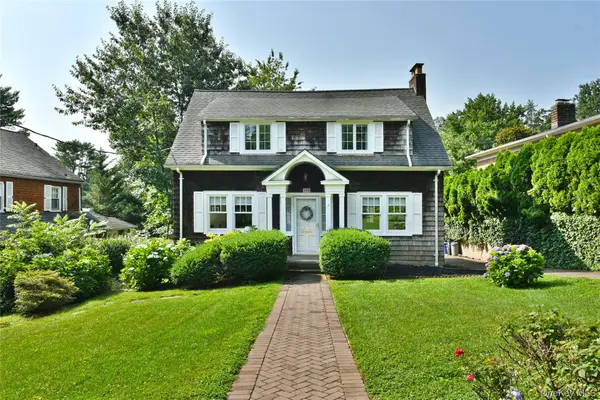 308 38th Road, Douglaston, NY 11363
