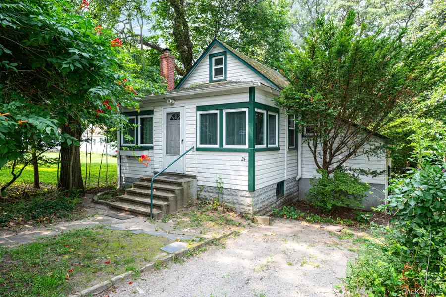 24 Thomas Road, Sound Beach, NY 11789 - #2