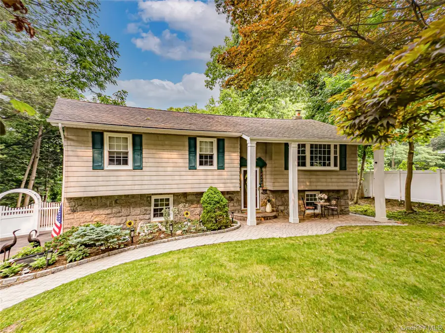 41 Oak Street, Smithtown, NY 11787 - #2