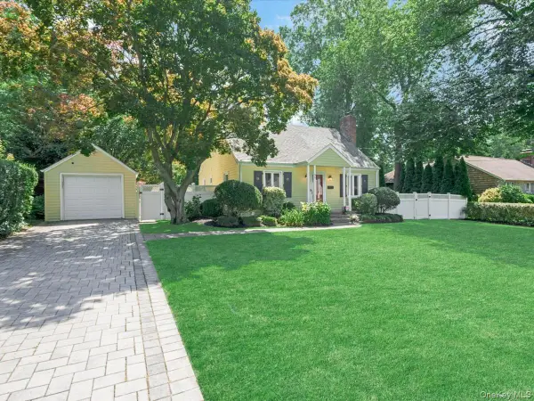 36 Francis Terrace, Glen Cove, NY 11542
