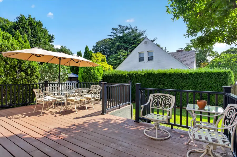 75 Maple Street, Roslyn Heights, NY 11577 - #3