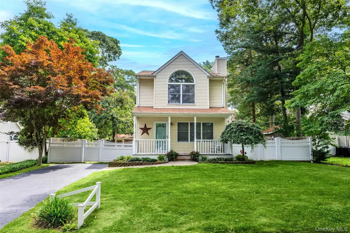 28 Roanoke Road, Sound Beach, NY 11789 - #1