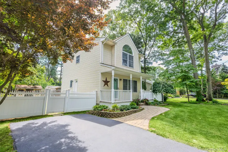 28 Roanoke Road, Sound Beach, NY 11789 - #3