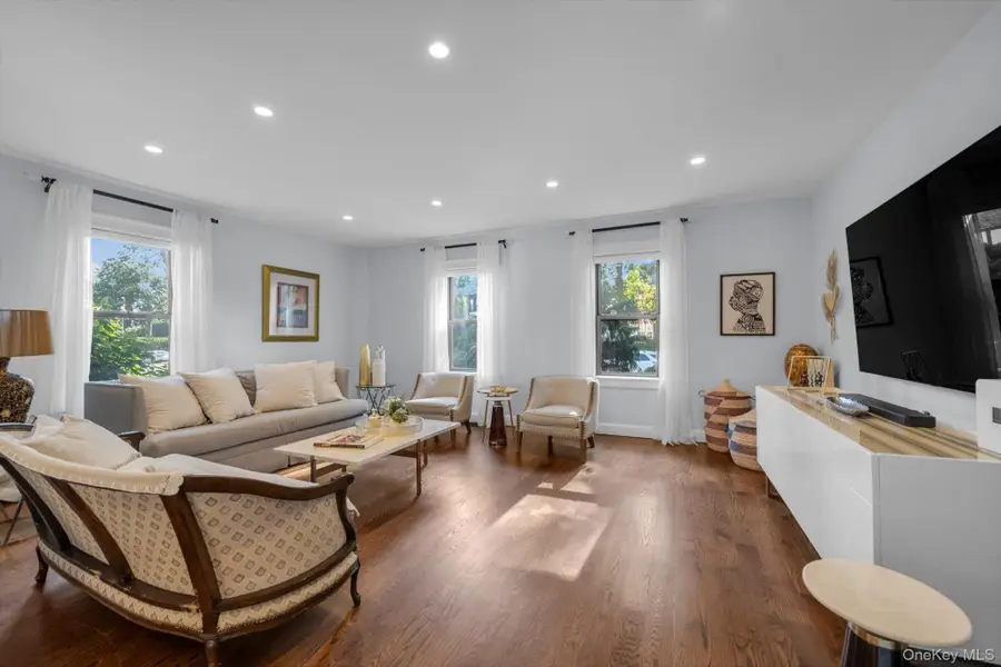15 Parkwold Drive W, Valley Stream, NY 11580 - #3
