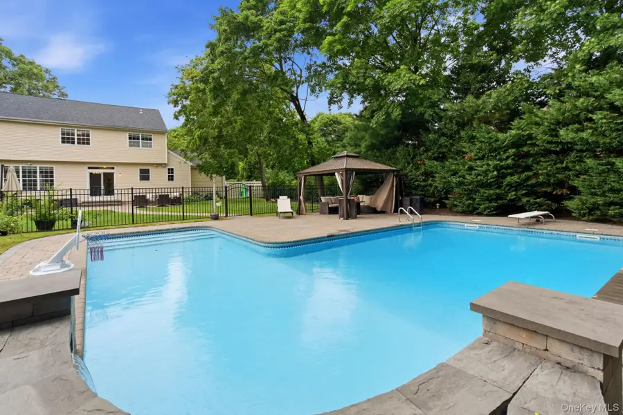 4 Patricks Way, Saint James, NY 11780 - #3