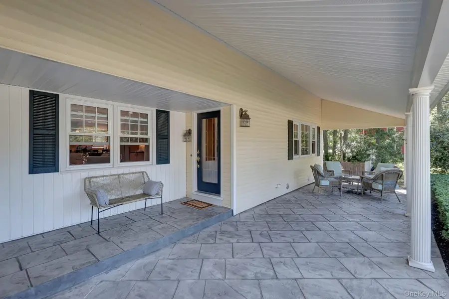 24 Fox Road, East Setauket, NY 11733 - #3
