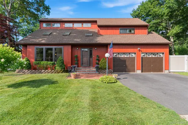 20 Debragga Avenue, East Moriches, NY 11940