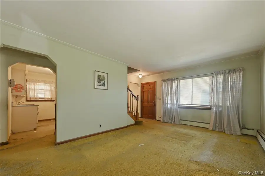 27 Plymouth Avenue, Mineola, NY 11501 - #3
