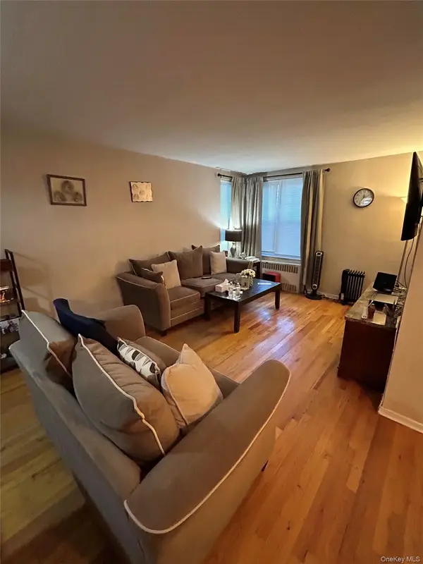 194 Smith Street #1M, Freeport, NY 11520
