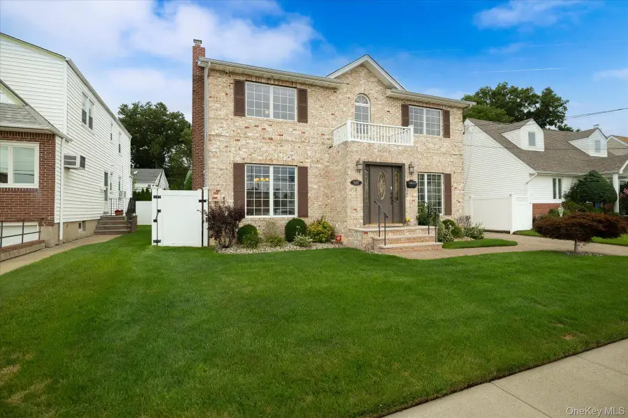 948 Cathedral Avenue, Franklin Square, NY 11010 - #2