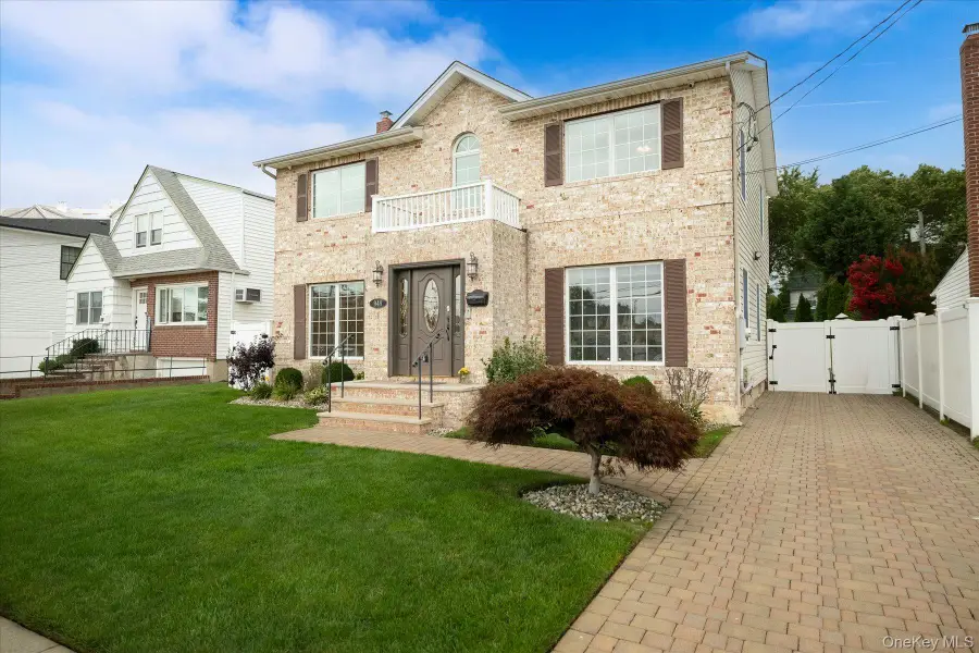 948 Cathedral Avenue, Franklin Square, NY 11010 - #3