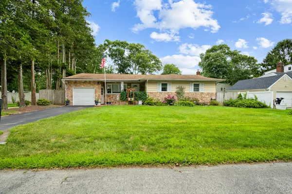 152 Parkwood Drive, Shirley, NY 11967