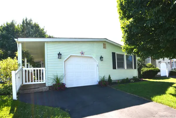 105 W Village Circle #105, Manorville, NY 11949
