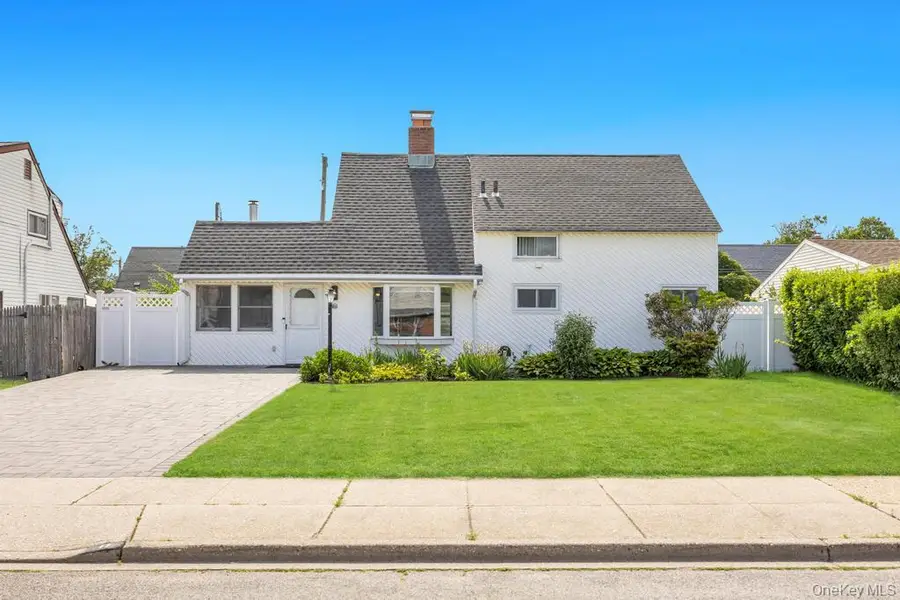 17 Skylark Lane, Levittown, NY 11756 - #3