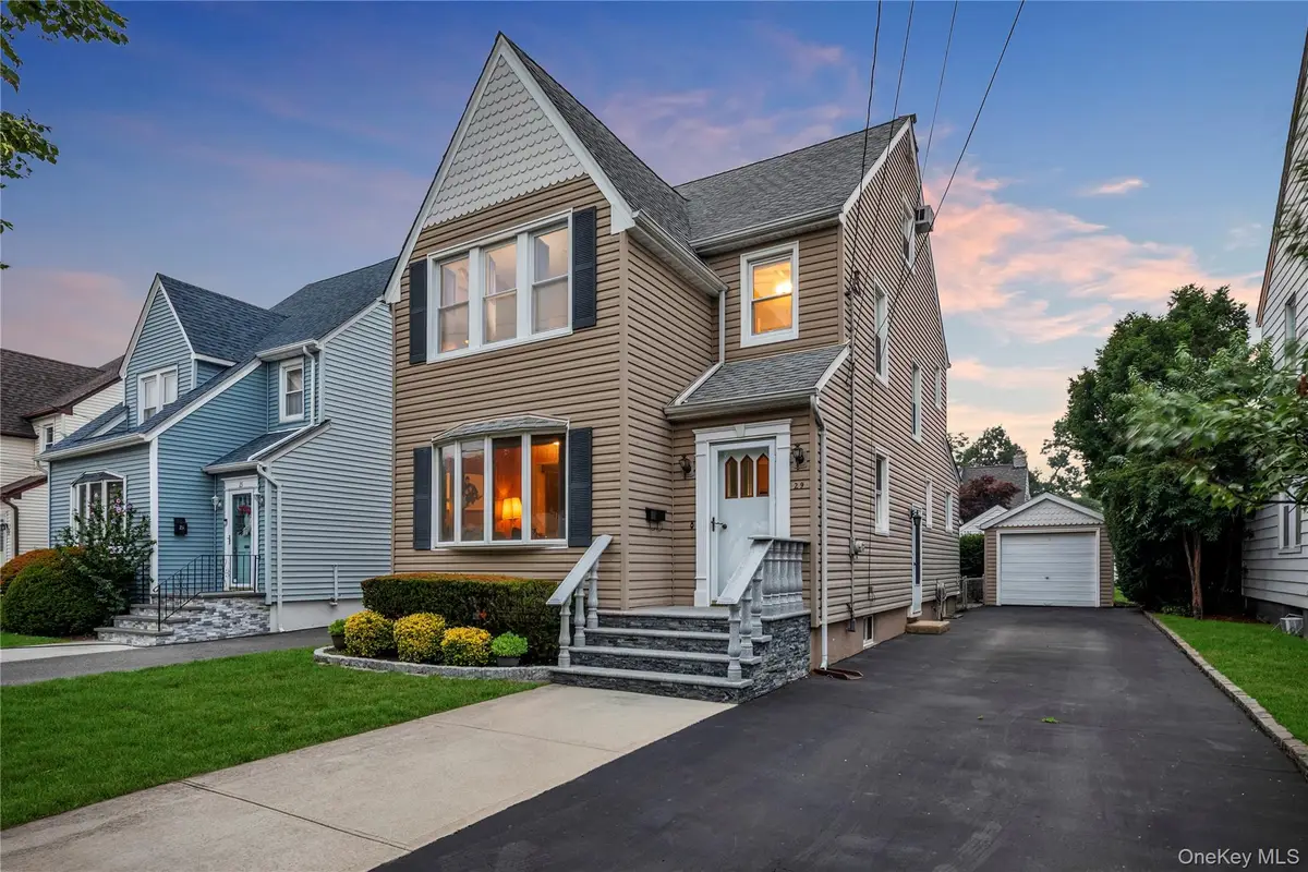 29 Jackson Road, Valley Stream, NY 11581 - #1