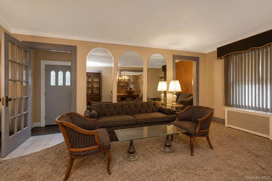 29 Jackson Road, Valley Stream, NY 11581 - #3