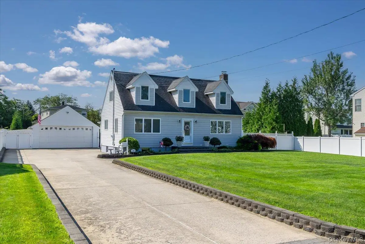 34 Farmers Avenue, Lindenhurst, NY 11757 - #1