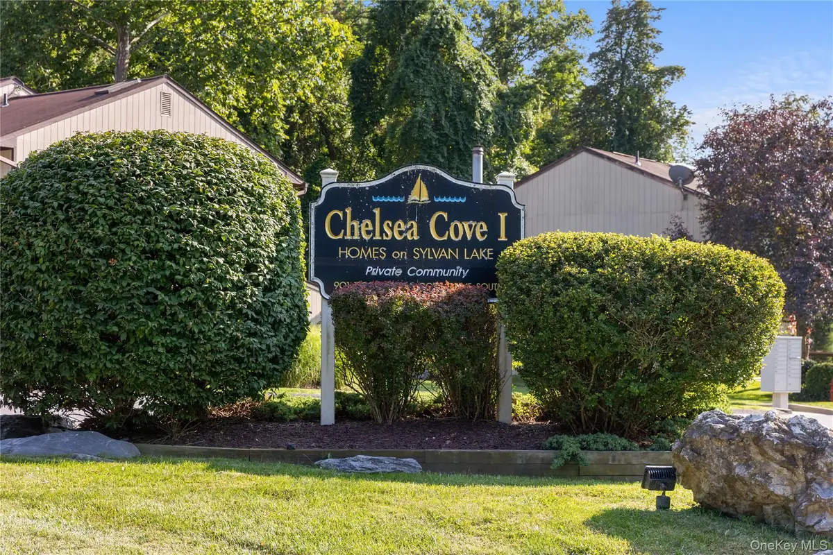 1105 Chelsea Cove S, Hopewell Junction, NY 12533 - #1