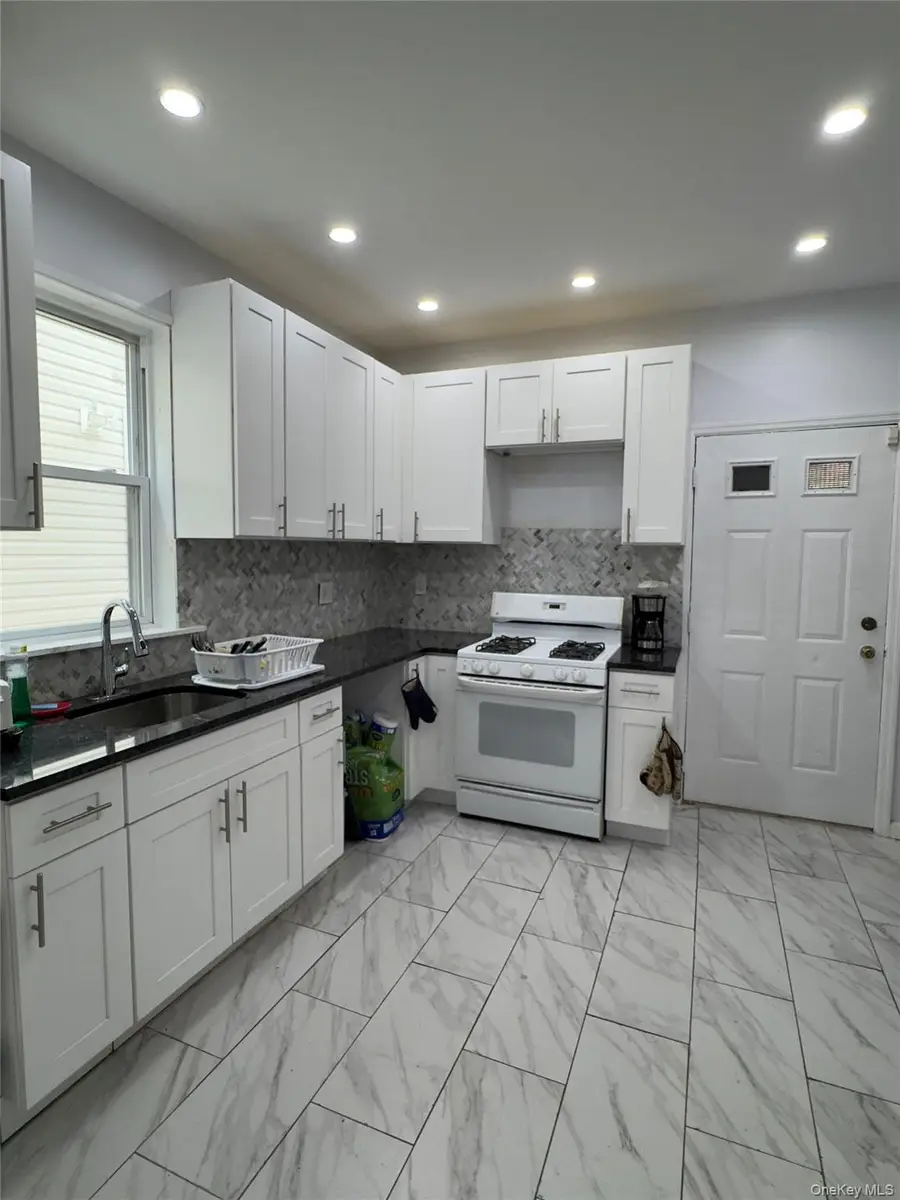 2042 Colonial Avenue, Bronx, NY 10461 - #3