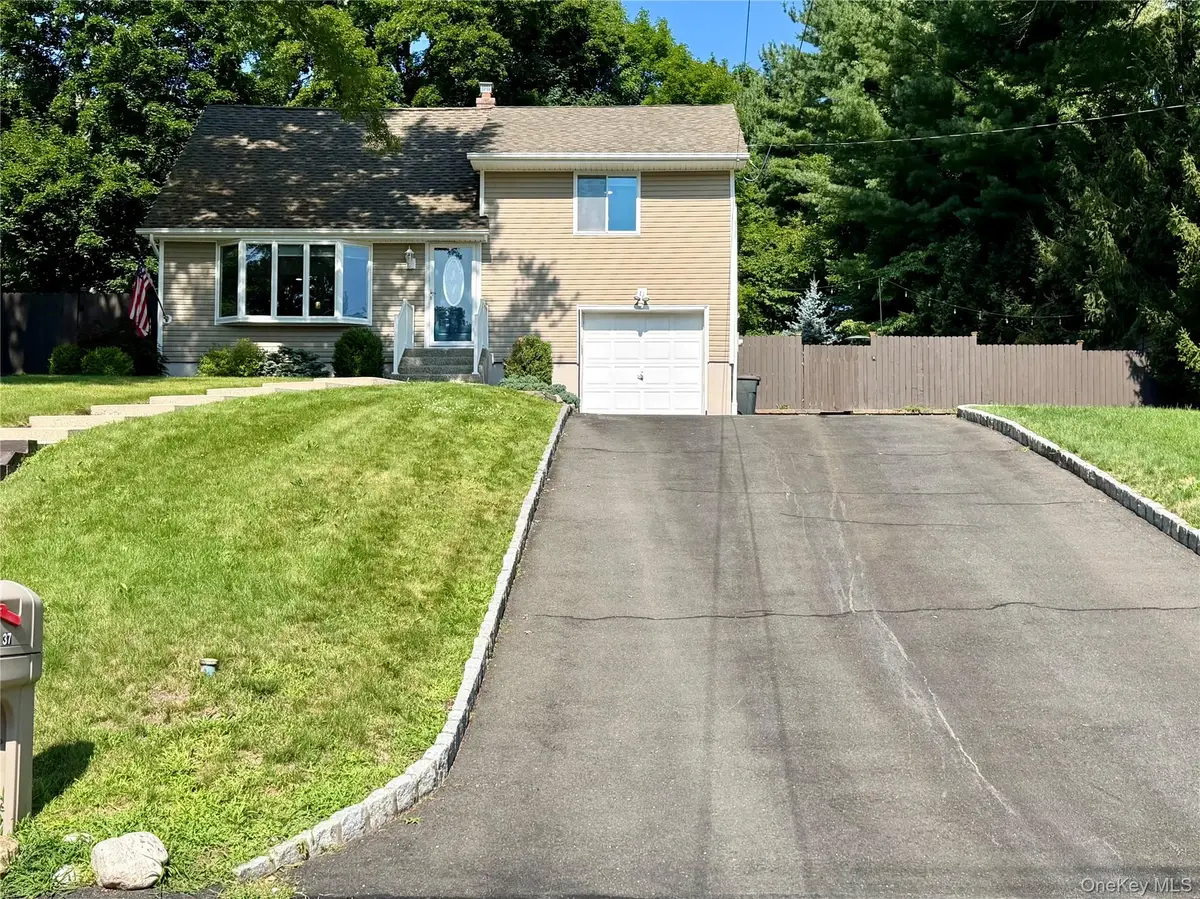 37 Mckinley Street, Pearl River, NY 10965 - #1