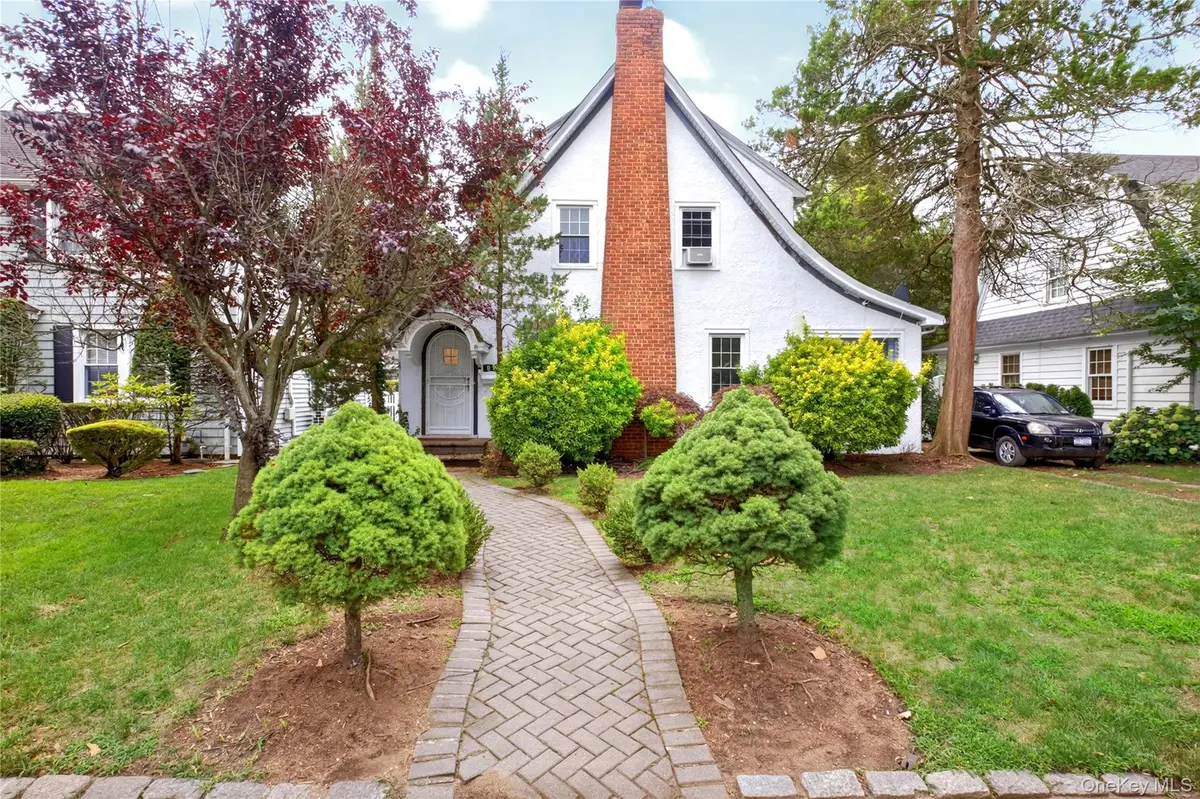 81 Chatham Place, West Hempstead, NY 11552 - #1