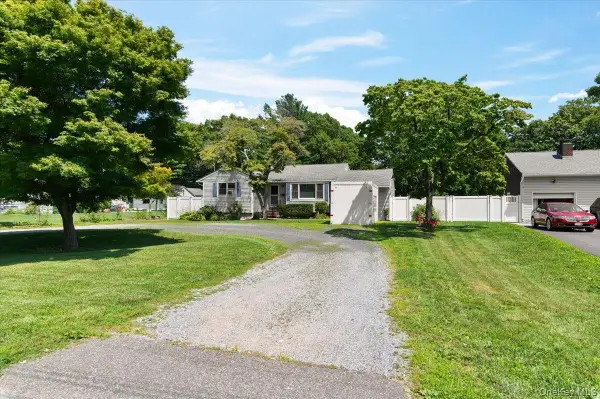 101 Lake Avenue, Saint James, NY 11780