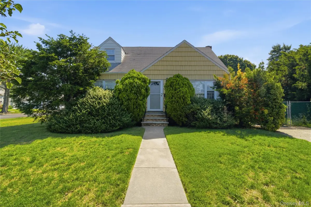 695 Eileen Court, Franklin Square, NY 11010 - #1