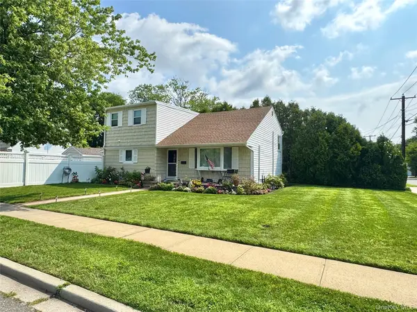 2327 Penatiquit Avenue, Seaford, NY 11783