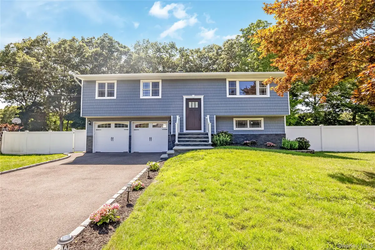 10 Shenandoah Boulevard, Port Jefferson Station, NY 11776 - #1