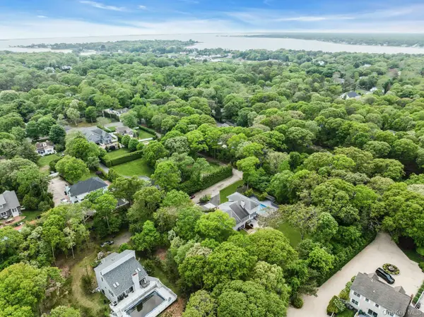 35 Bay Avenue W, Hampton Bays, NY 11946