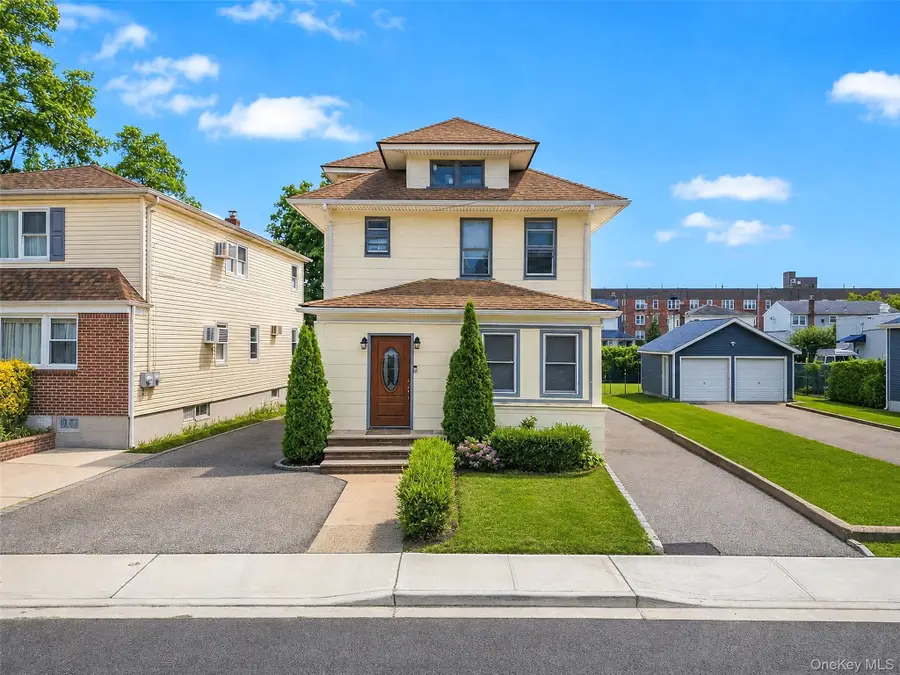 22 Devine Street, Lynbrook, NY 11563 - #2