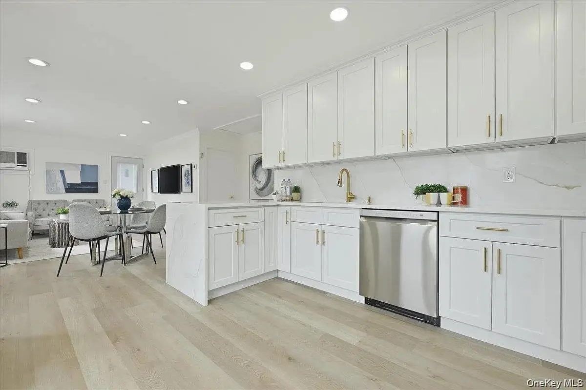 84 N Fordham Road, Hicksville, NY 11801 - #1