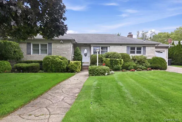 31 Yale Street, Garden City, NY 11530