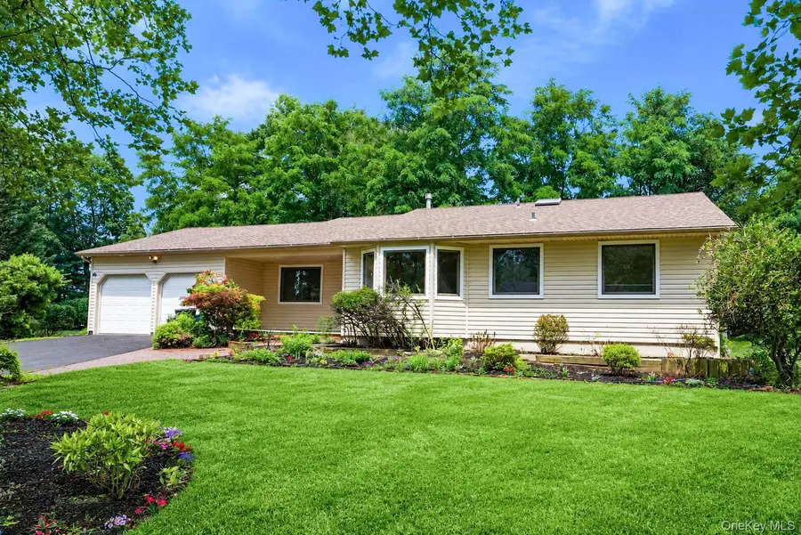 15 Dix Circle, Dix Hills, NY 11746 - #2