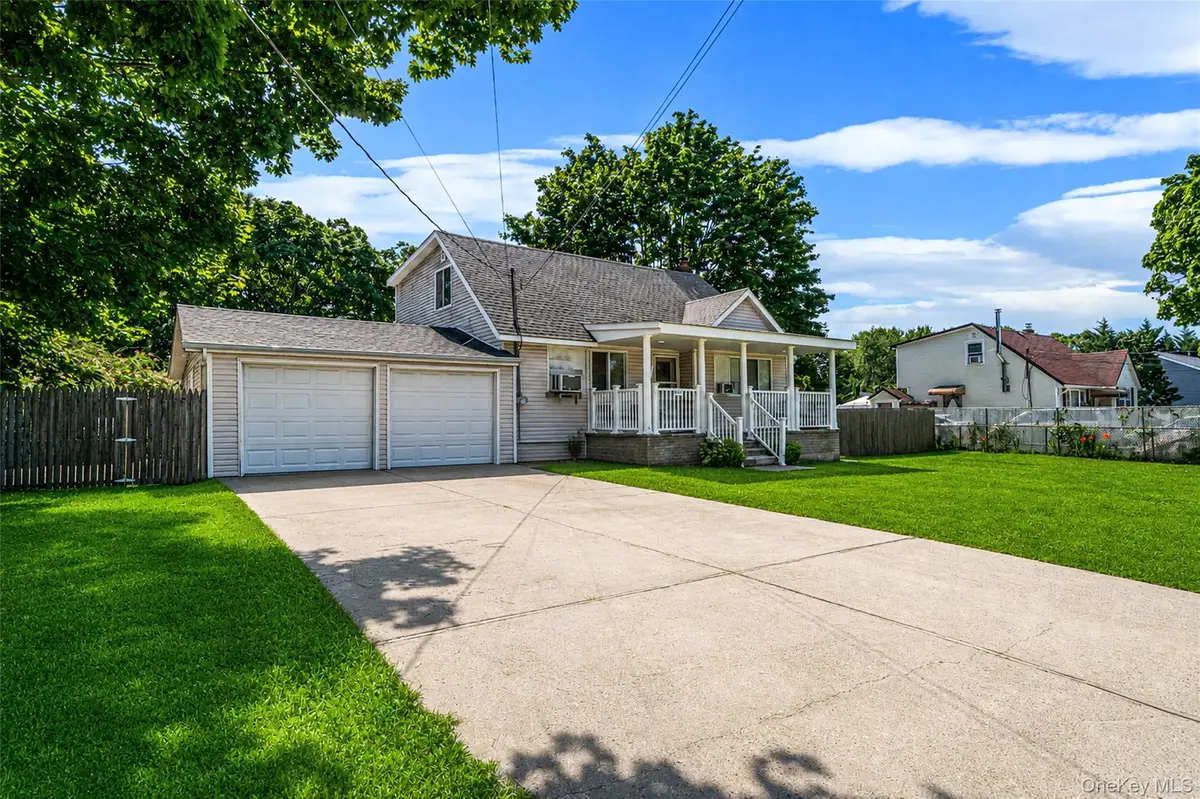 1641 E 3rd Avenue, Bay Shore, NY 11706 - #1