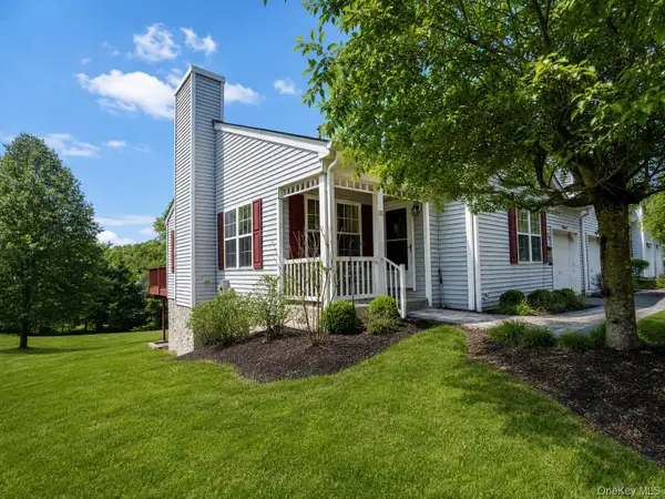 28 Tall Tree Lane, Poughkeepsie, NY 12601