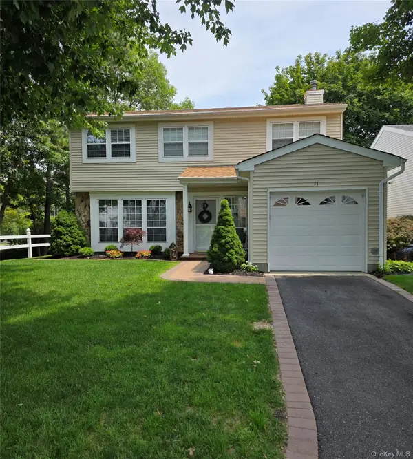 11 Colony Drive, Holbrook, NY 11741