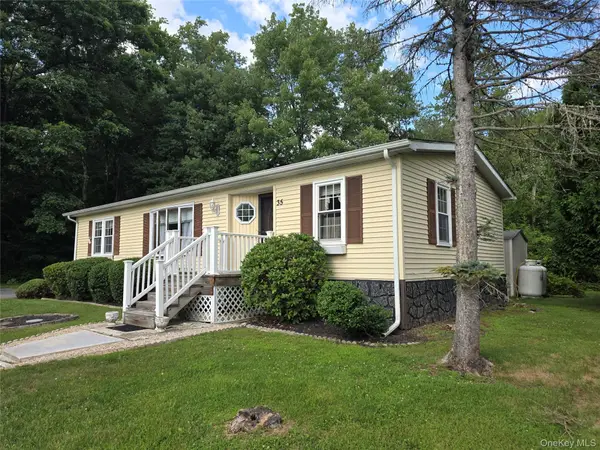 35 Perry Road, Hyde Park, NY 12538