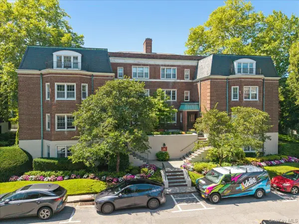7 Chateaux Circle #7F, Scarsdale, NY 10583