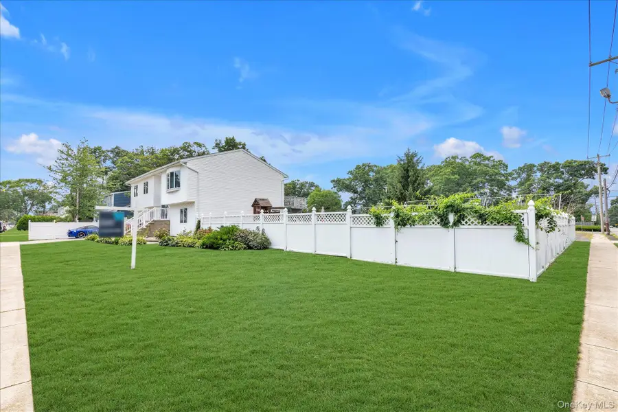 583 N Erie Avenue, Lindenhurst, NY 11757 - #2