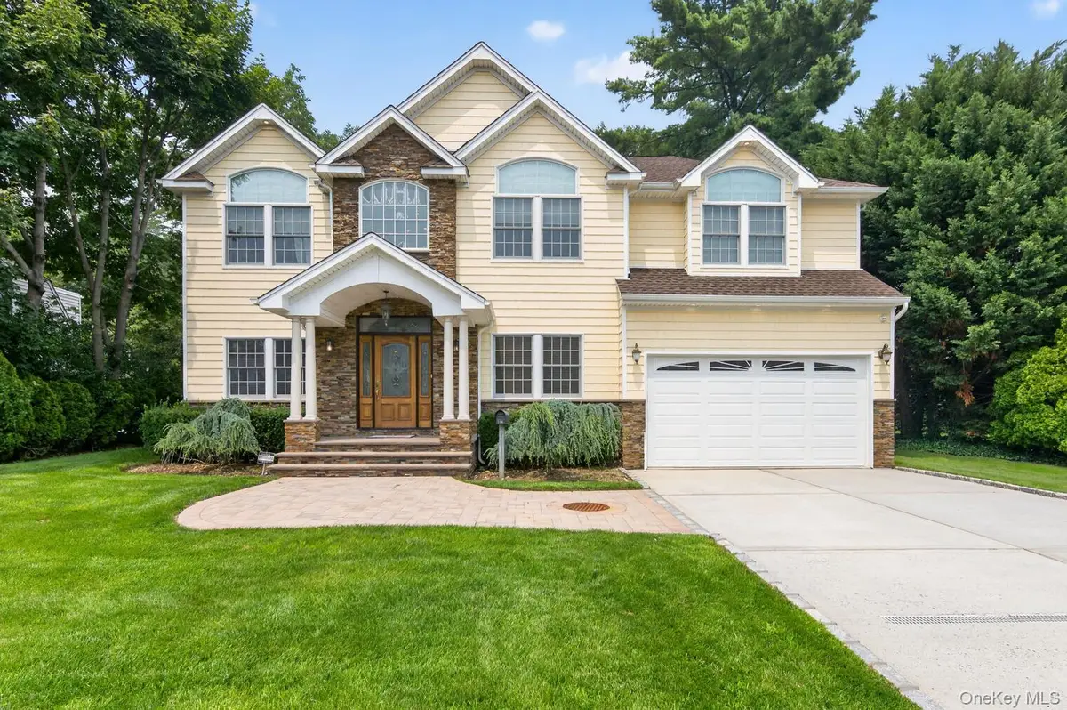 136 Circle Drive, Roslyn Heights, NY 11577 - #1