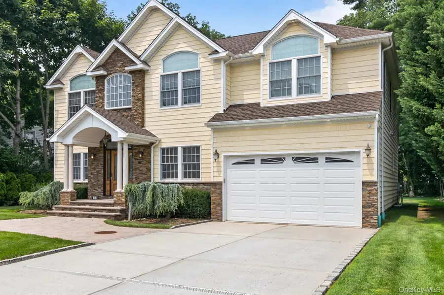 136 Circle Drive, Roslyn Heights, NY 11577 - #2