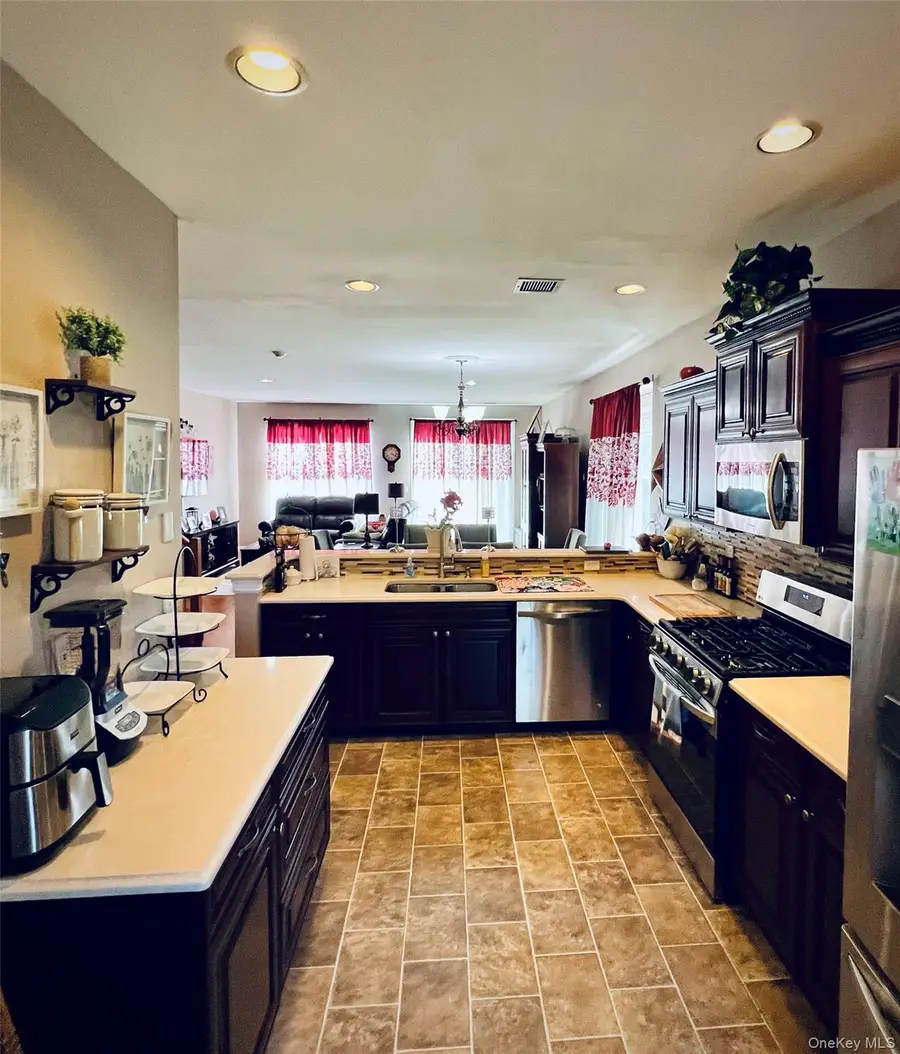 149 Windward Court S, Port Jefferson, NY 11777 - #3