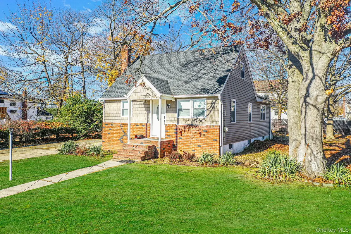 1316 6th Street, West Babylon, NY 11704 - #1