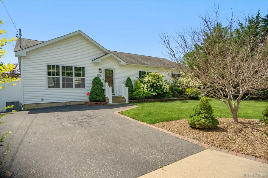 438 Richmond Boulevard, Ronkonkoma, NY 11779 - #2